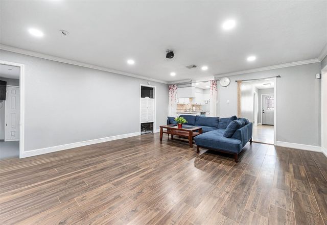 902 S Kaufman Drive, Deer Park, TX 77536
