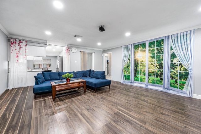 902 S Kaufman Drive, Deer Park, TX 77536