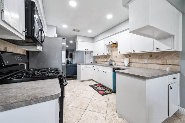902 S Kaufman Drive, Deer Park, TX 77536