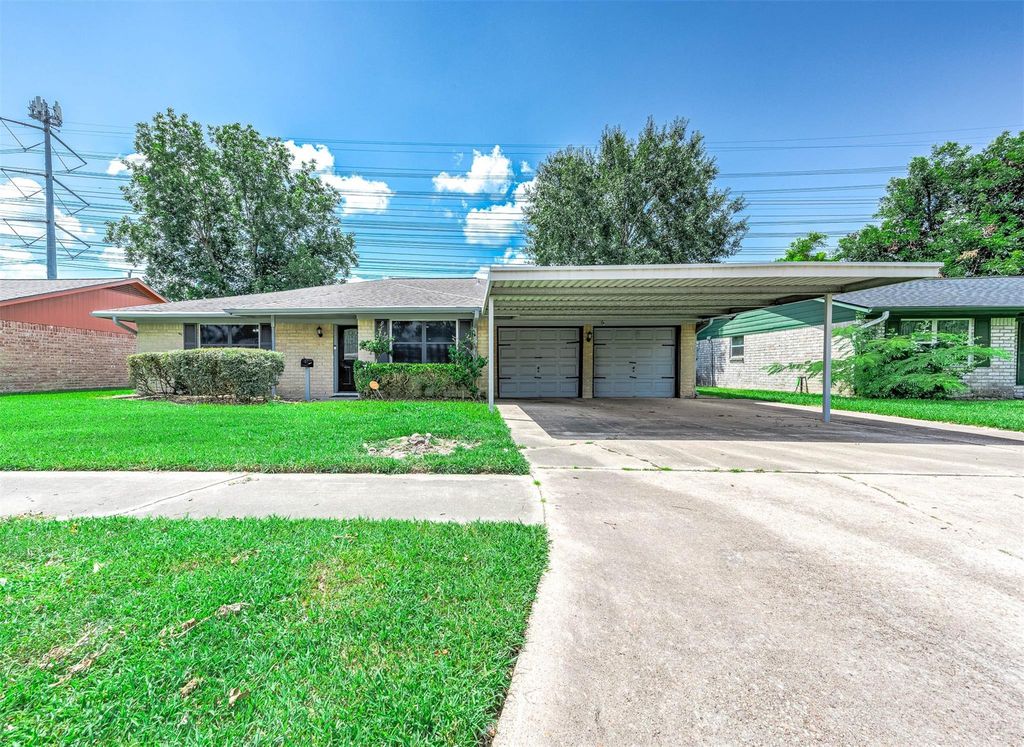 902 S Kaufman Drive, Deer Park, TX 77536