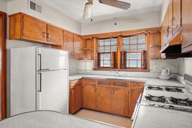 505 Mosedale Street, St. Charles, IL 60174