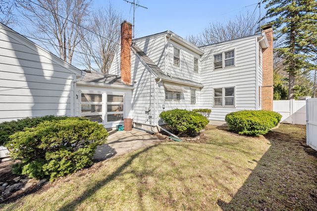 505 Mosedale Street, St. Charles, IL 60174