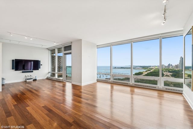 340 E Randolph Street 2103, Chicago, IL 60601