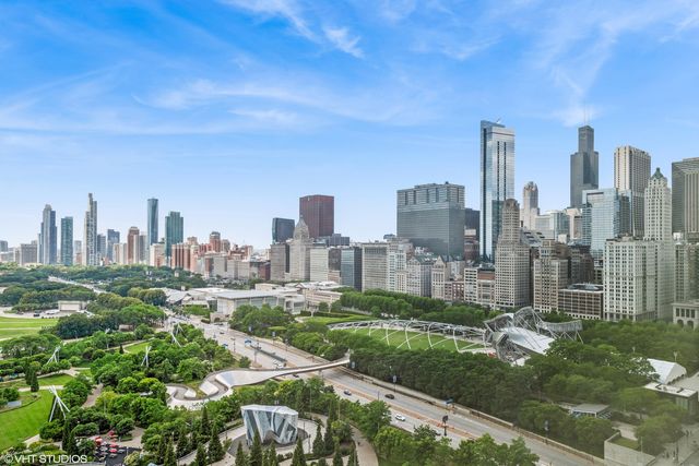 340 E Randolph Street 2103, Chicago, IL 60601