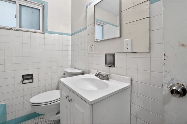 830 Elmwood St, Port Vue, PA 15133