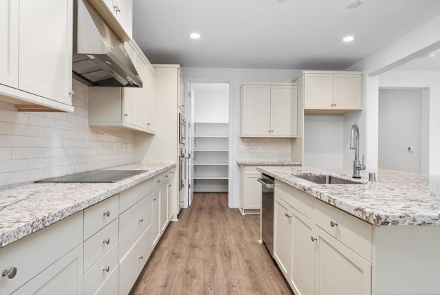 8099 Creek View, Friant, CA 93626
