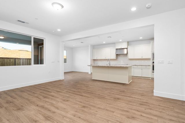 8099 Creek View, Friant, CA 93626