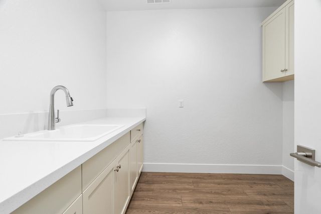 8099 Creek View, Friant, CA 93626