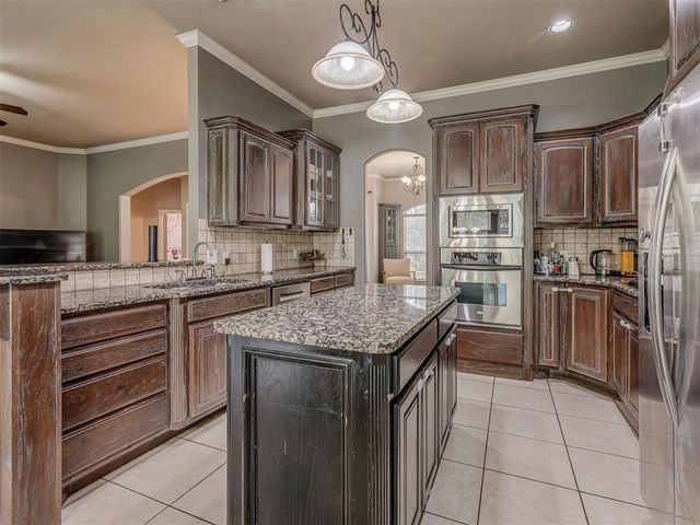 8762 Palermo Drive, Edmond, OK 73034