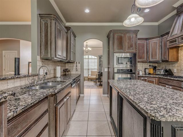 8762 Palermo Drive, Edmond, OK 73034