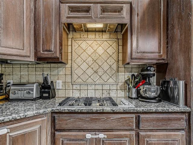 8762 Palermo Drive, Edmond, OK 73034