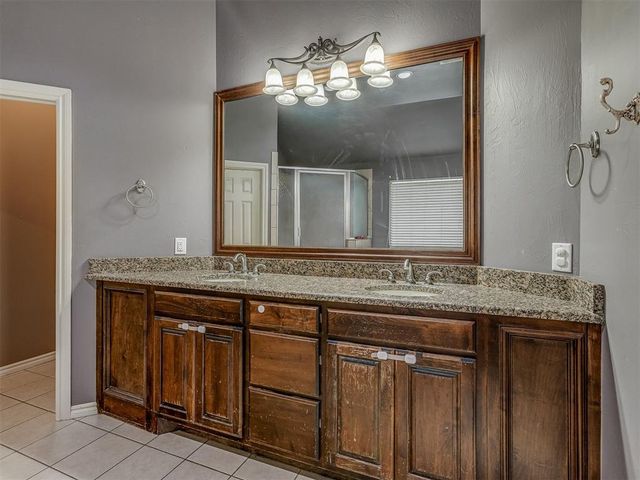 8762 Palermo Drive, Edmond, OK 73034