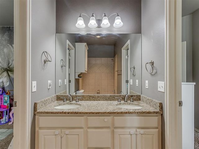 8762 Palermo Drive, Edmond, OK 73034