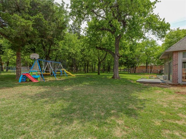 8762 Palermo Drive, Edmond, OK 73034