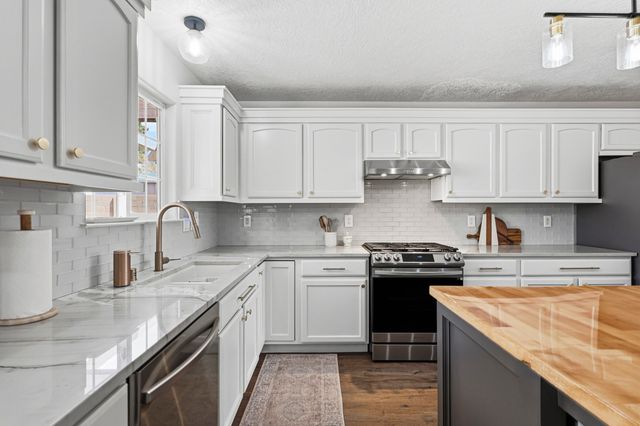 2557 Sandia Loop NE, Rio Rancho, NM 87144
