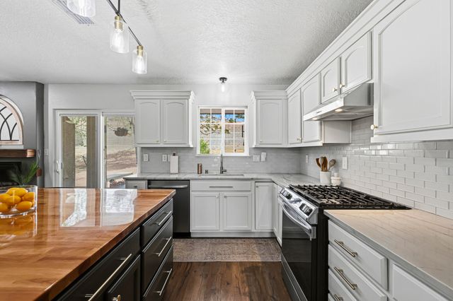 2557 Sandia Loop NE, Rio Rancho, NM 87144