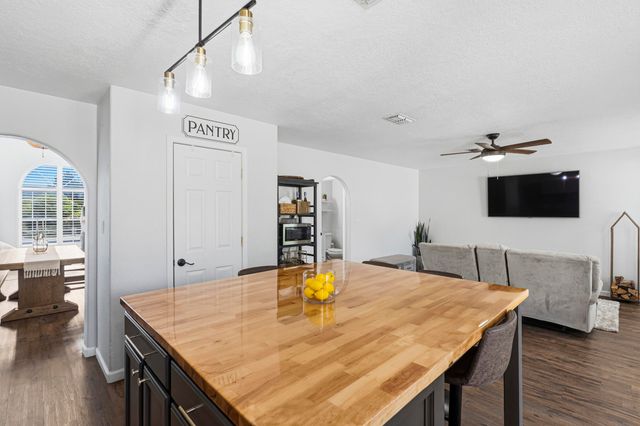 2557 Sandia Loop NE, Rio Rancho, NM 87144