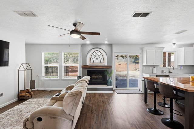 2557 Sandia Loop NE, Rio Rancho, NM 87144