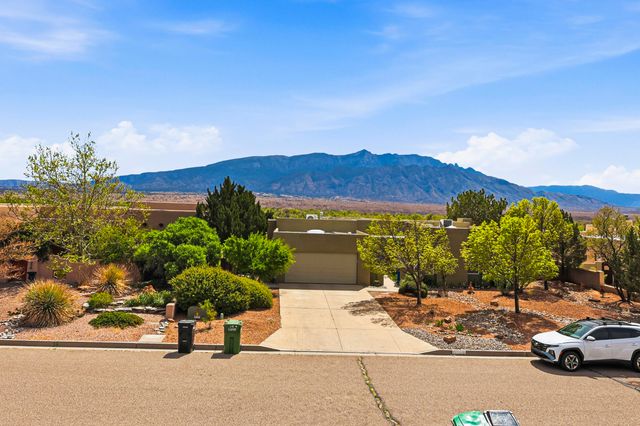 2557 Sandia Loop NE, Rio Rancho, NM 87144