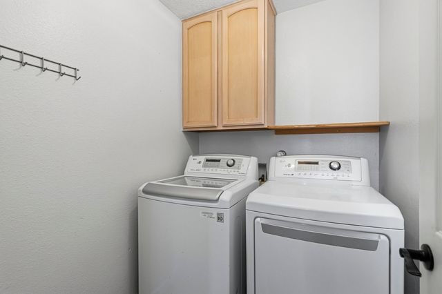 2557 Sandia Loop NE, Rio Rancho, NM 87144