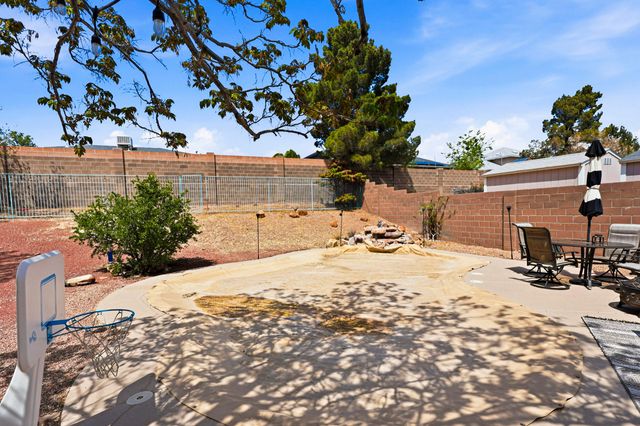 2557 Sandia Loop NE, Rio Rancho, NM 87144