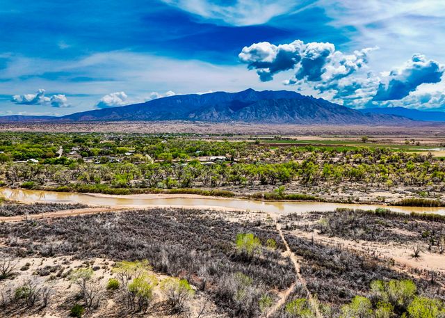 2557 Sandia Loop NE, Rio Rancho, NM 87144