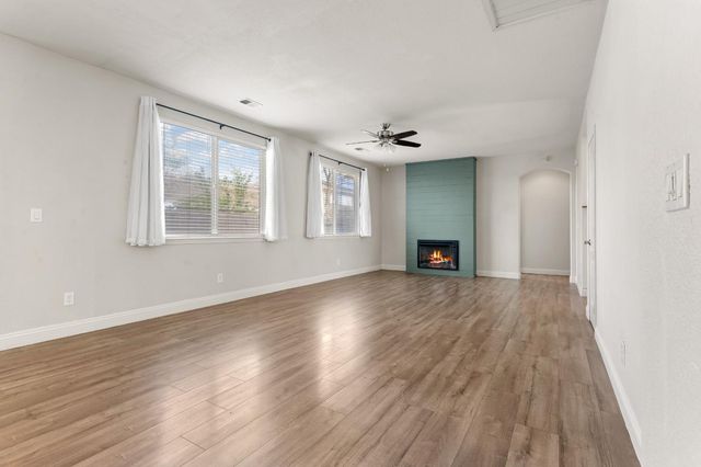 1595 SE Three Rivers Dr, Marysville, CA 95901