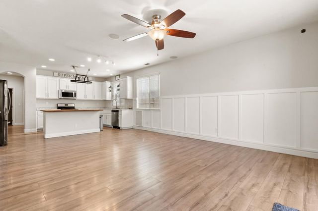 1595 SE Three Rivers Dr, Marysville, CA 95901