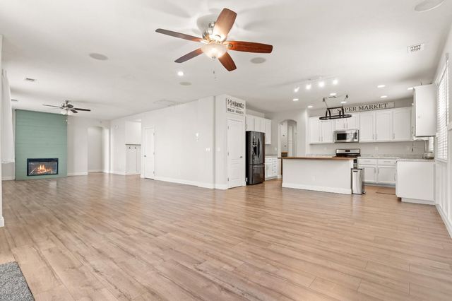 1595 SE Three Rivers Dr, Marysville, CA 95901