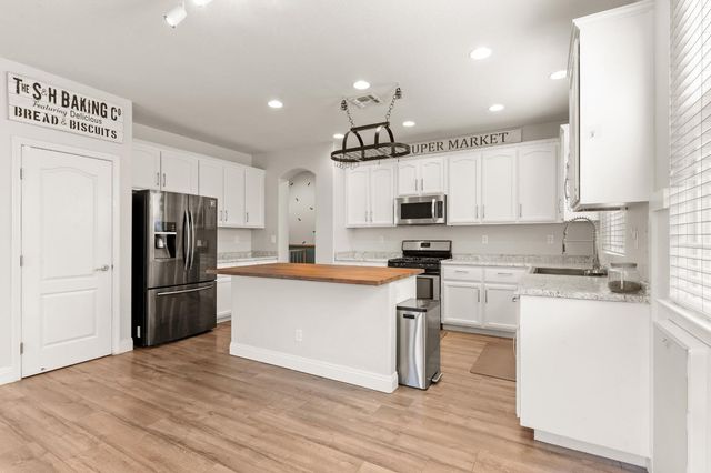 1595 SE Three Rivers Dr, Marysville, CA 95901