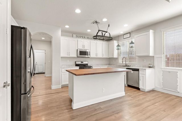 1595 SE Three Rivers Dr, Marysville, CA 95901