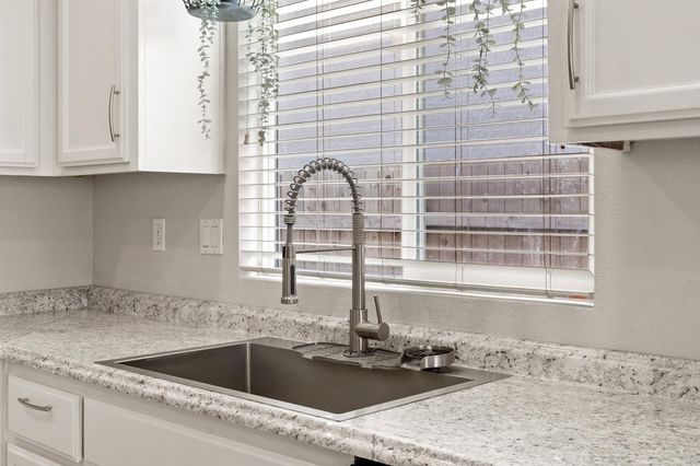 1595 SE Three Rivers Dr, Marysville, CA 95901