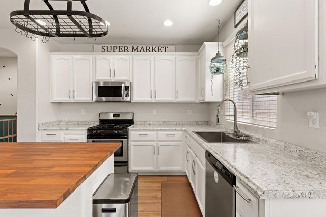 1595 SE Three Rivers Dr, Marysville, CA 95901