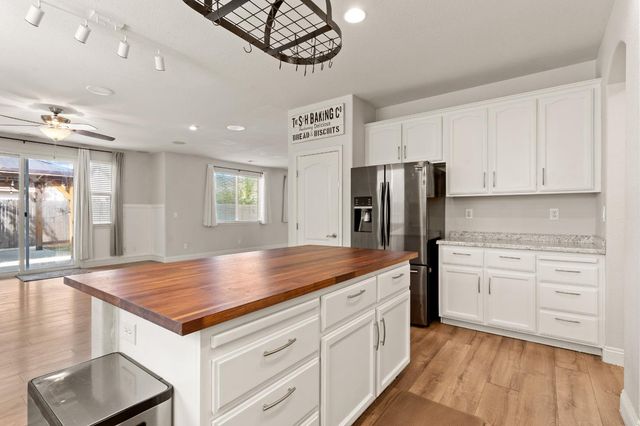 1595 SE Three Rivers Dr, Marysville, CA 95901