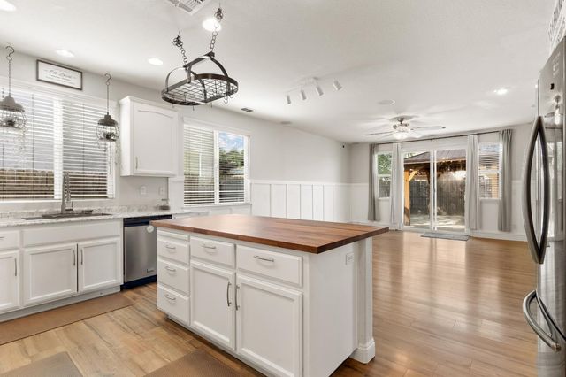 1595 SE Three Rivers Dr, Marysville, CA 95901