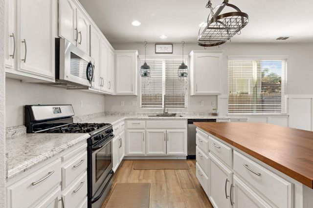 1595 SE Three Rivers Dr, Marysville, CA 95901