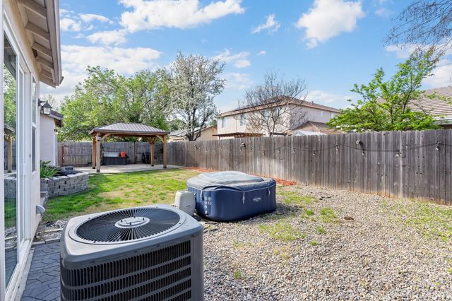 1595 SE Three Rivers Dr, Marysville, CA 95901