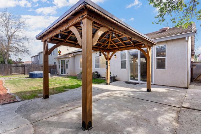 1595 SE Three Rivers Dr, Marysville, CA 95901