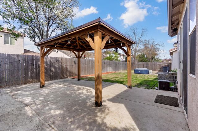 1595 SE Three Rivers Dr, Marysville, CA 95901