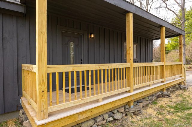 4 Pleasant Lane, Poughkeepsie, NY 12603