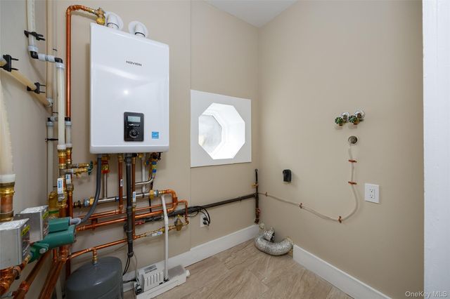 4 Pleasant Lane, Poughkeepsie, NY 12603