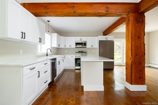 4 Pleasant Lane, Poughkeepsie, NY 12603