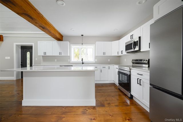 4 Pleasant Lane, Poughkeepsie, NY 12603