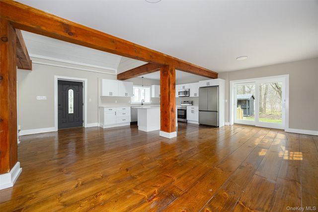 4 Pleasant Lane, Poughkeepsie, NY 12603