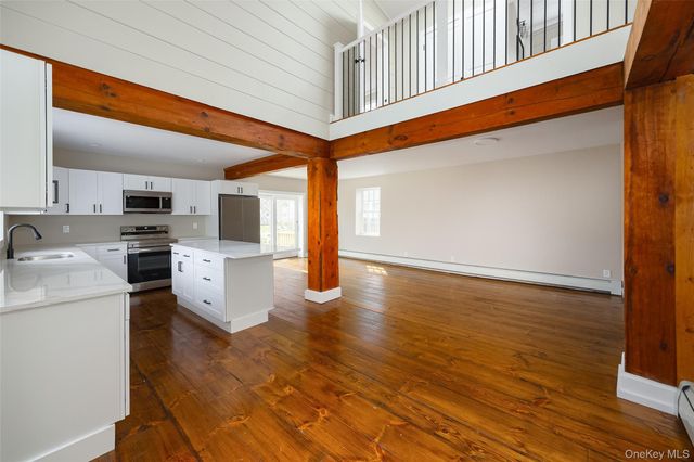 4 Pleasant Lane, Poughkeepsie, NY 12603