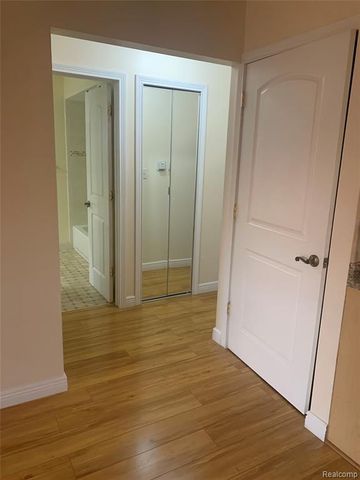 5625 Putnam Drive, West Bloomfield, MI 48323