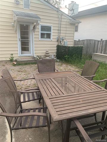 5625 Putnam Drive, West Bloomfield, MI 48323