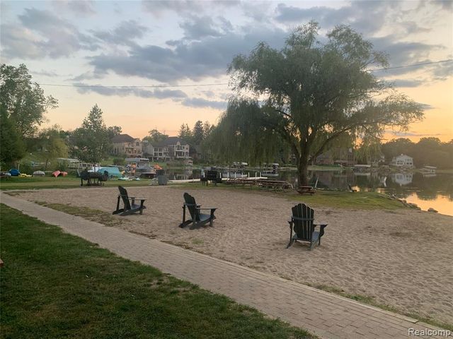 5625 Putnam Drive, West Bloomfield, MI 48323