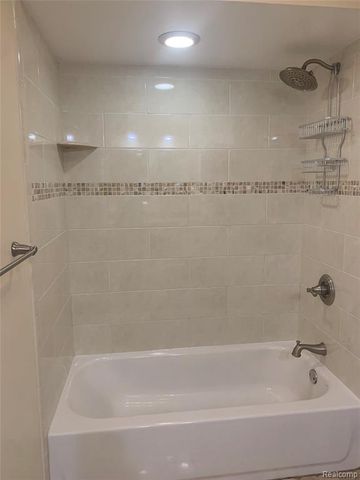 5625 Putnam Drive, West Bloomfield, MI 48323