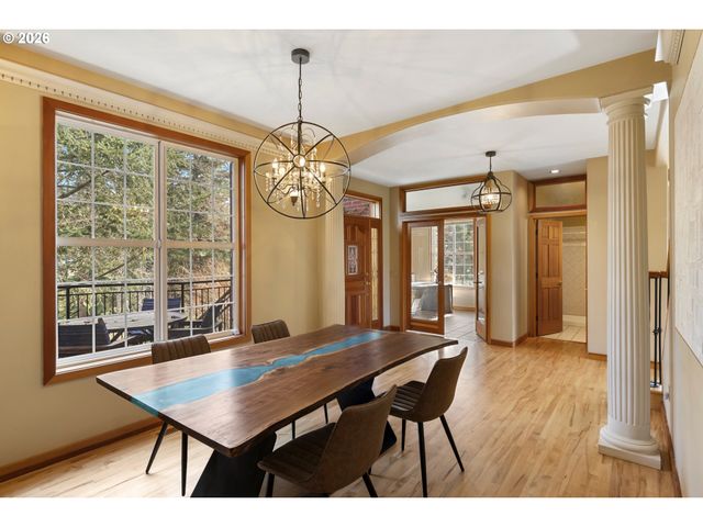 4050 SYLVESTER Dr, Hood River, OR 97031